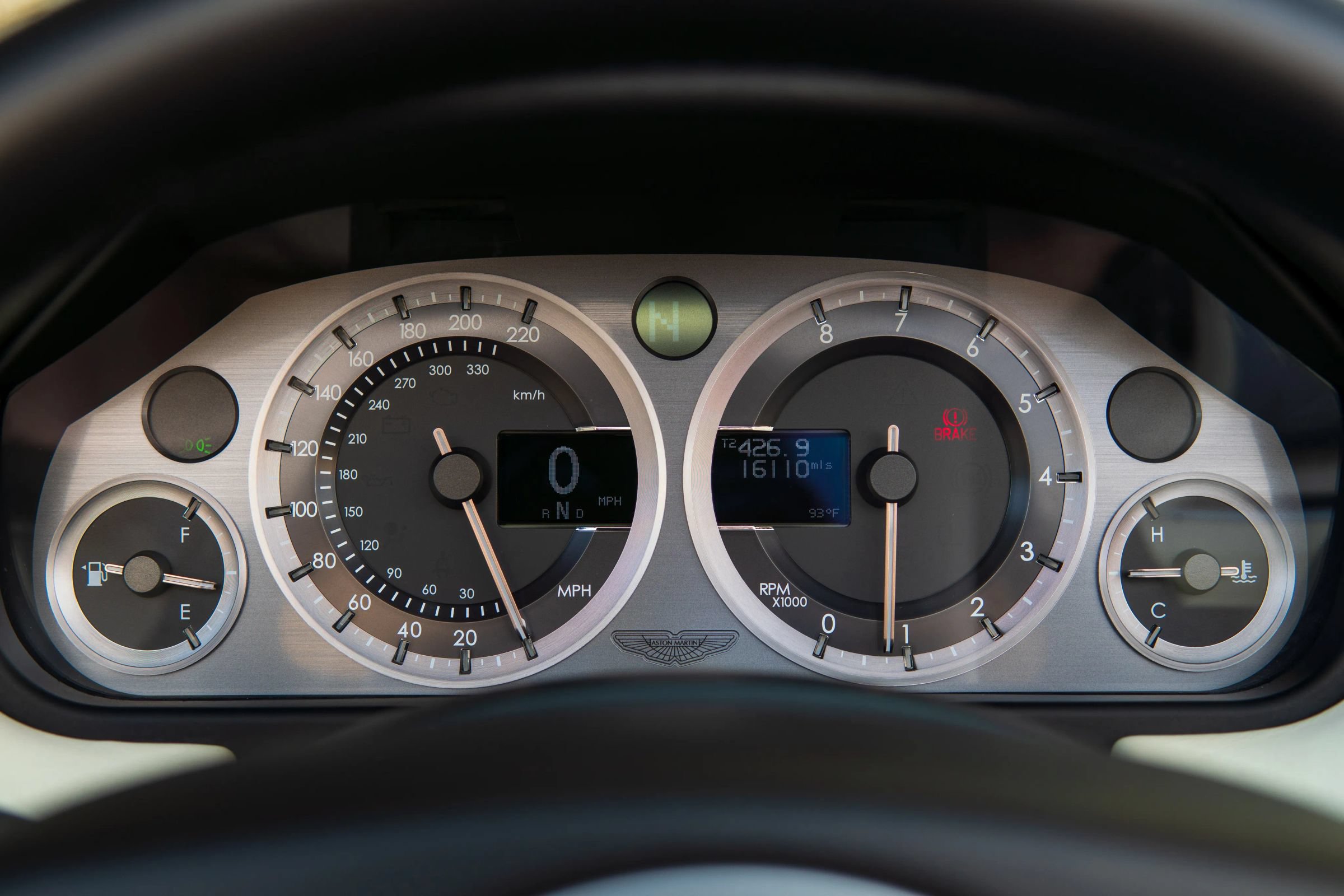 Used 2013 Aston Martin V8 Vantage Roadster RWD image 21