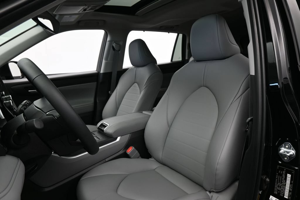 Used 2026 Toyota Highlander XLE AWD/4WD image 10