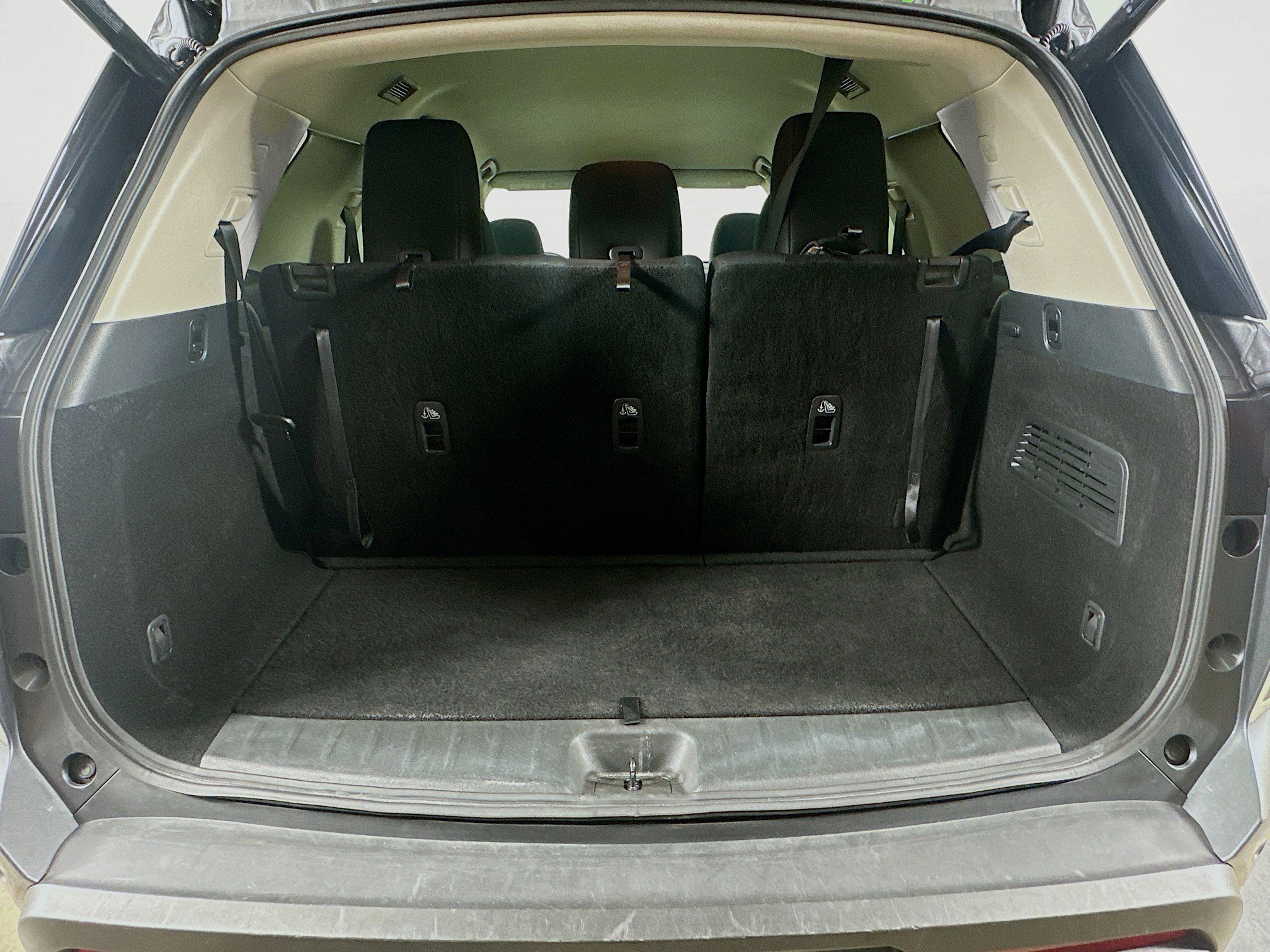 Used 2025 Nissan Pathfinder SV FWD image 29