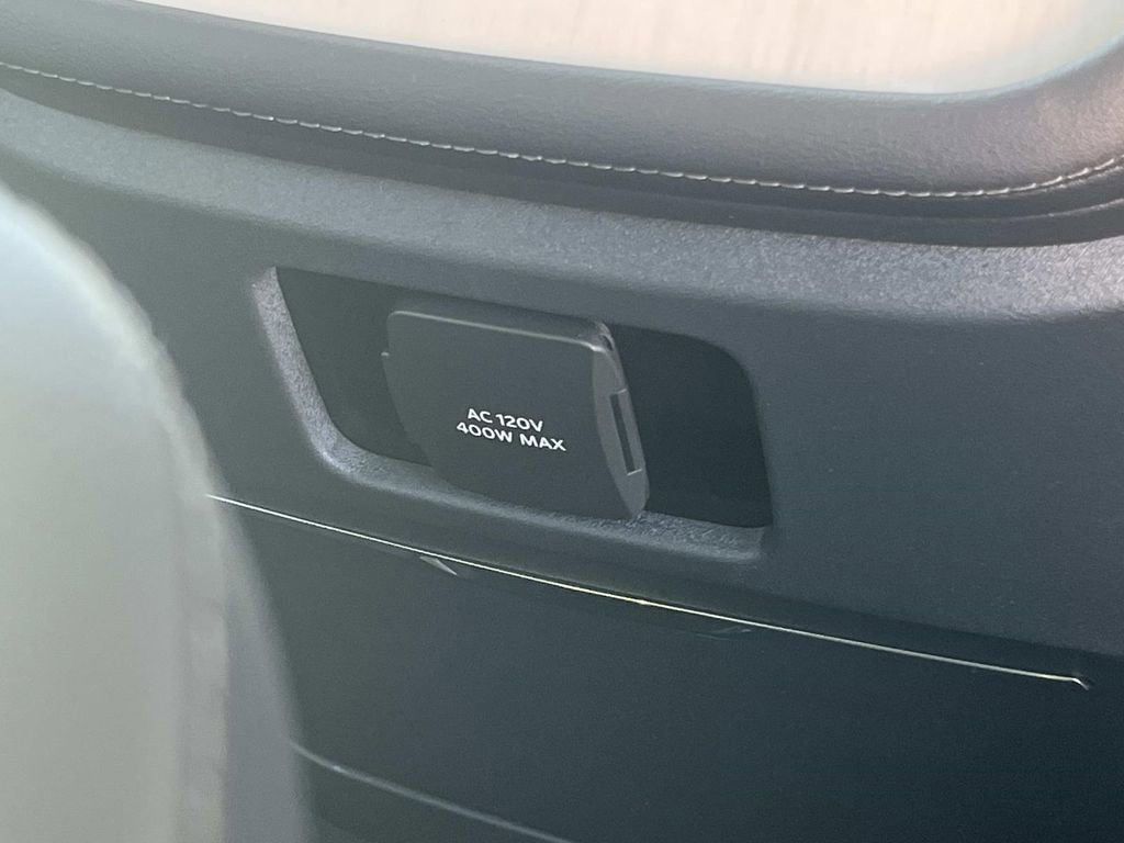 New 2025 Lincoln Navigator Reserve AWD/4WD image 18