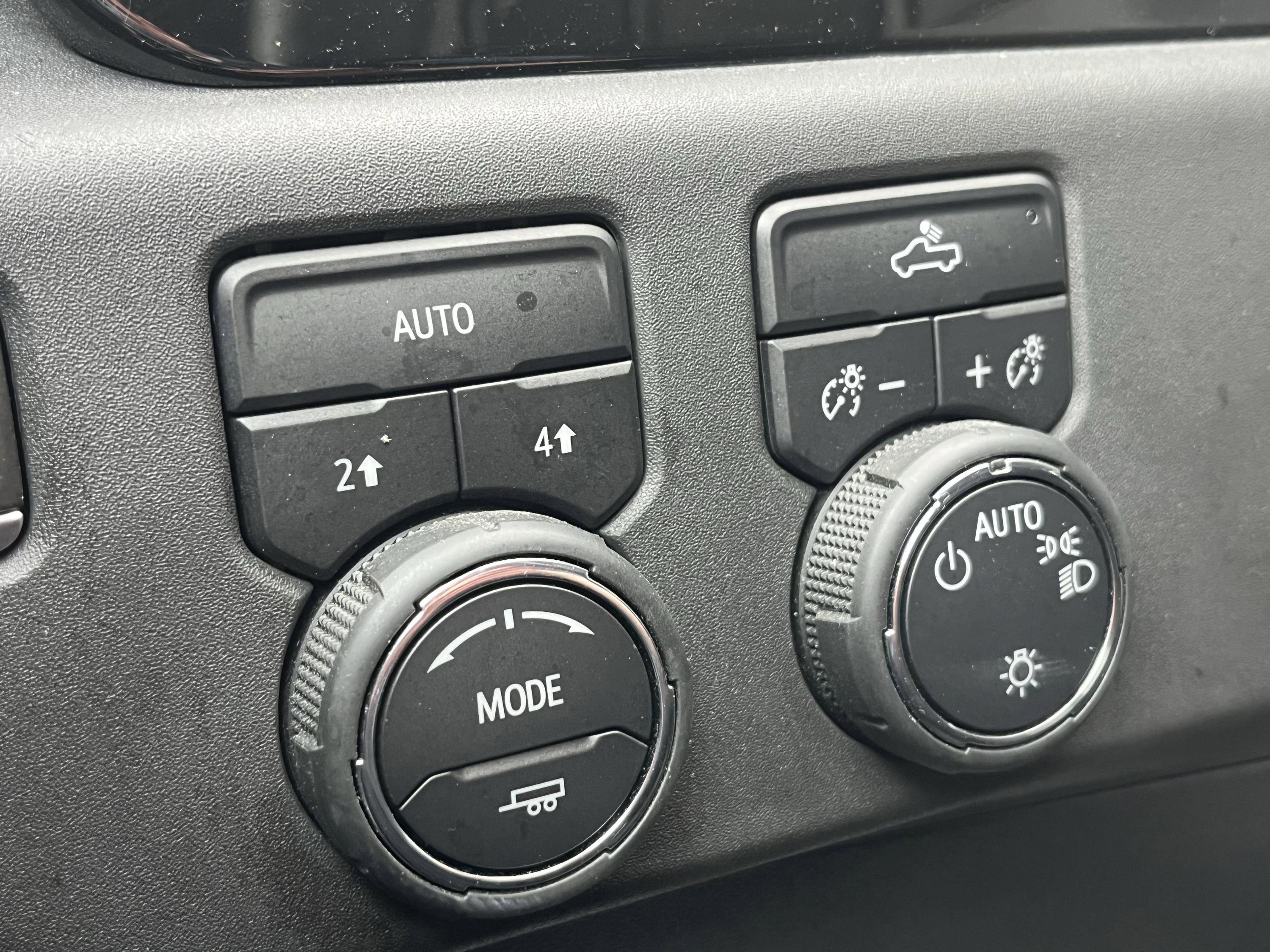 Used 2023 Chevrolet Silverado 1500 LT AWD/4WD image 18