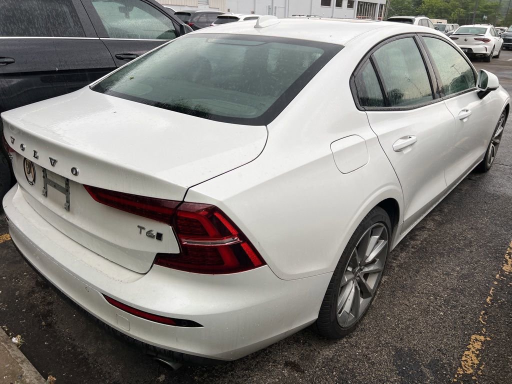 Used 2021 Volvo S60 T6 Momentum AWD/4WD image 6