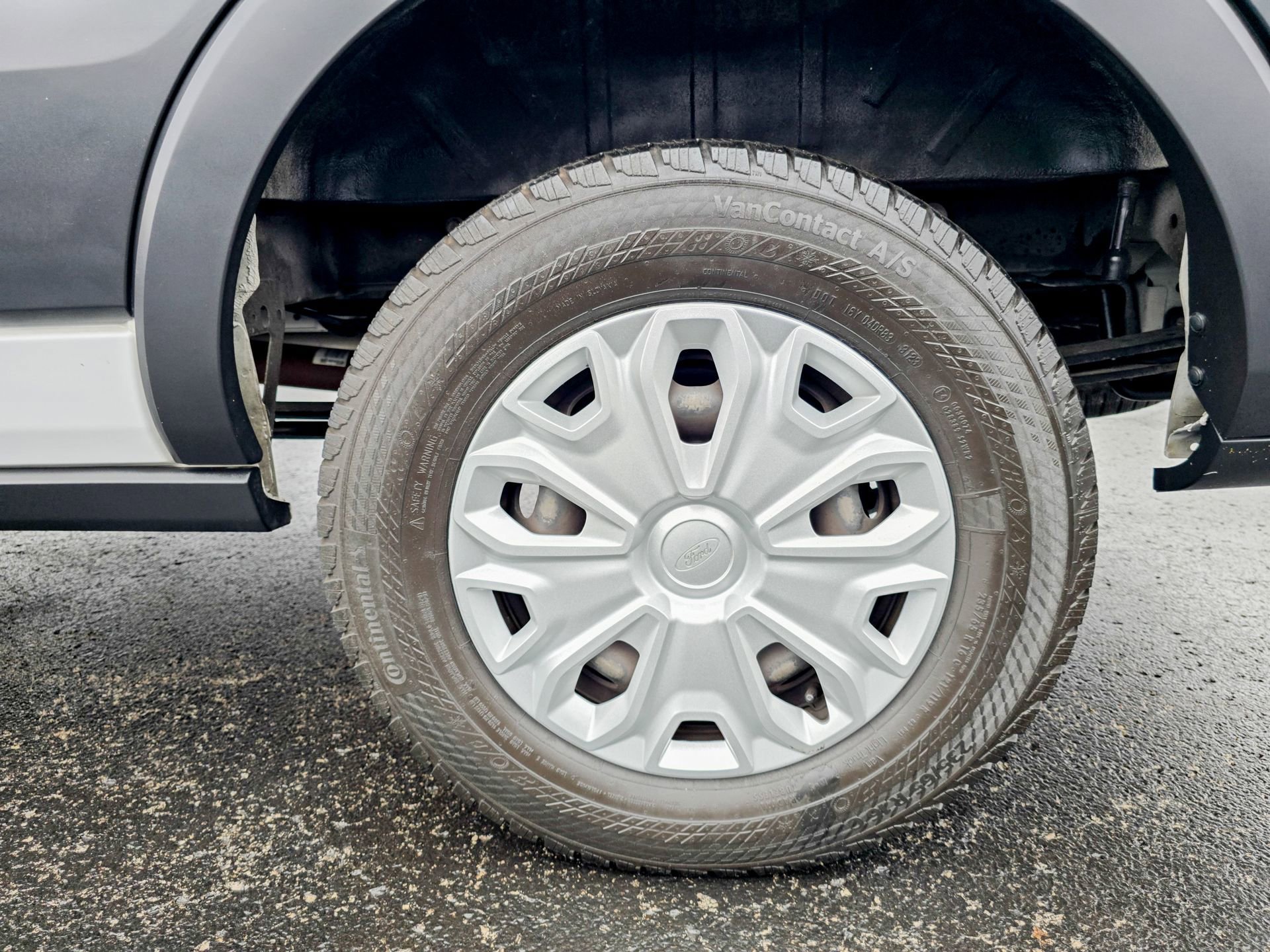 Used 2023 Ford Transit 350 XLT image 15