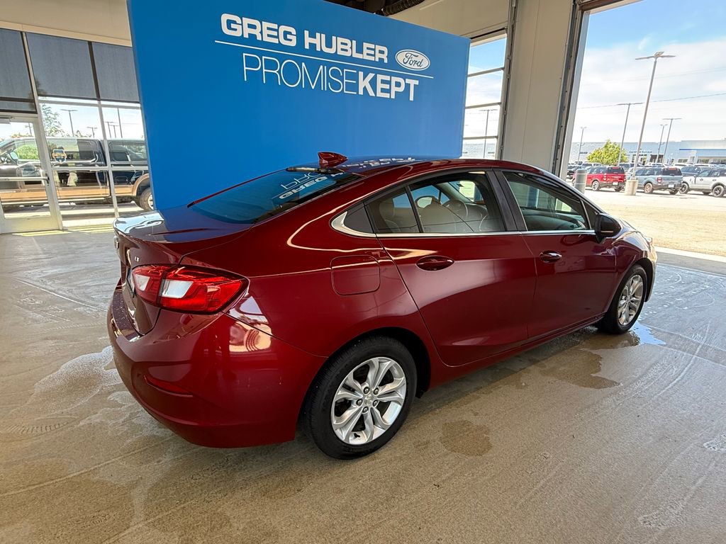 Used 2019 Chevrolet Cruze LT FWD image 2