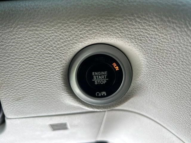 Used 2023 Chrysler Pacifica Touring-L FWD image 19