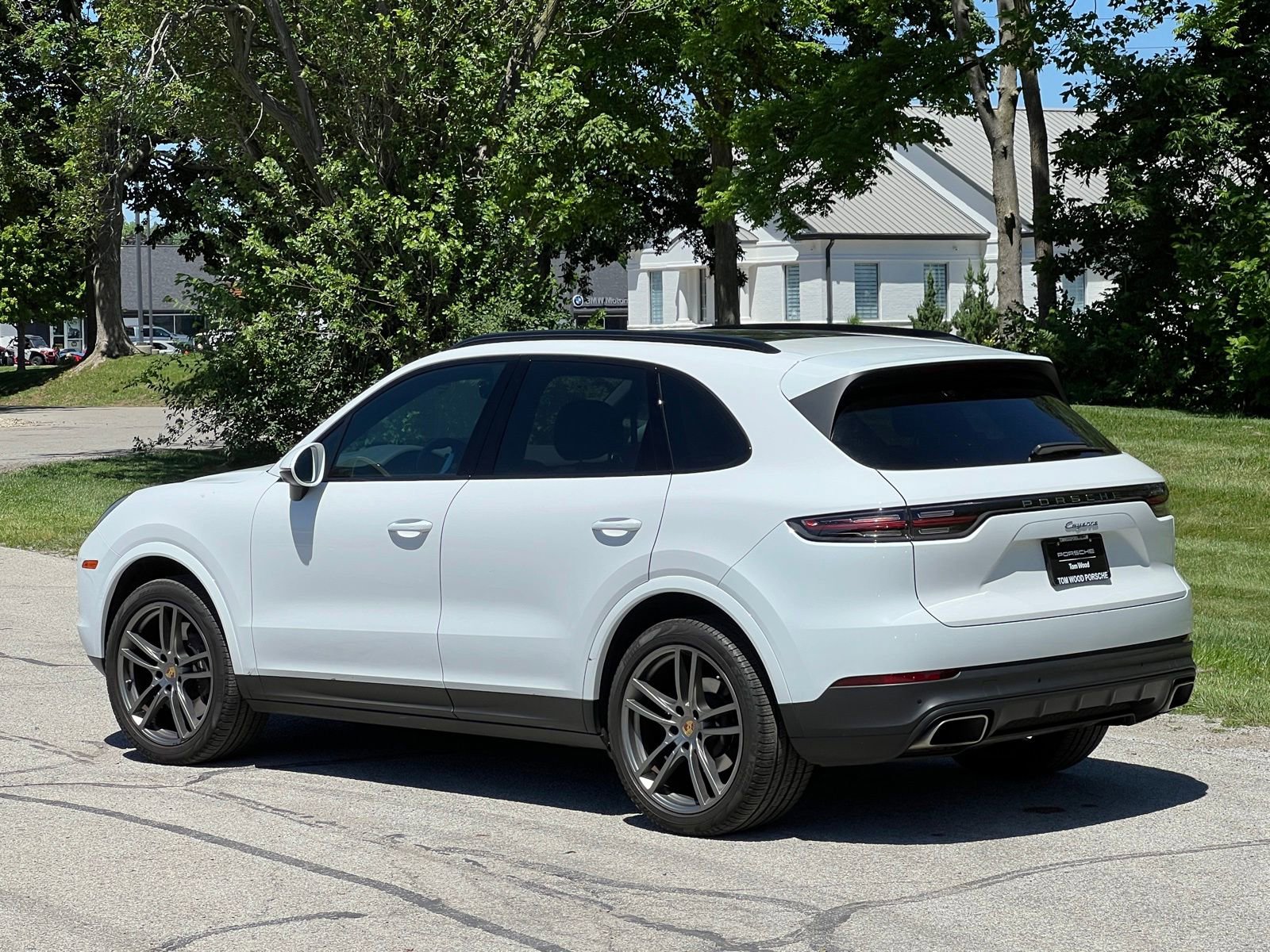 Certified 2023 Porsche Cayenne Platinum Edition AWD/4WD image 3