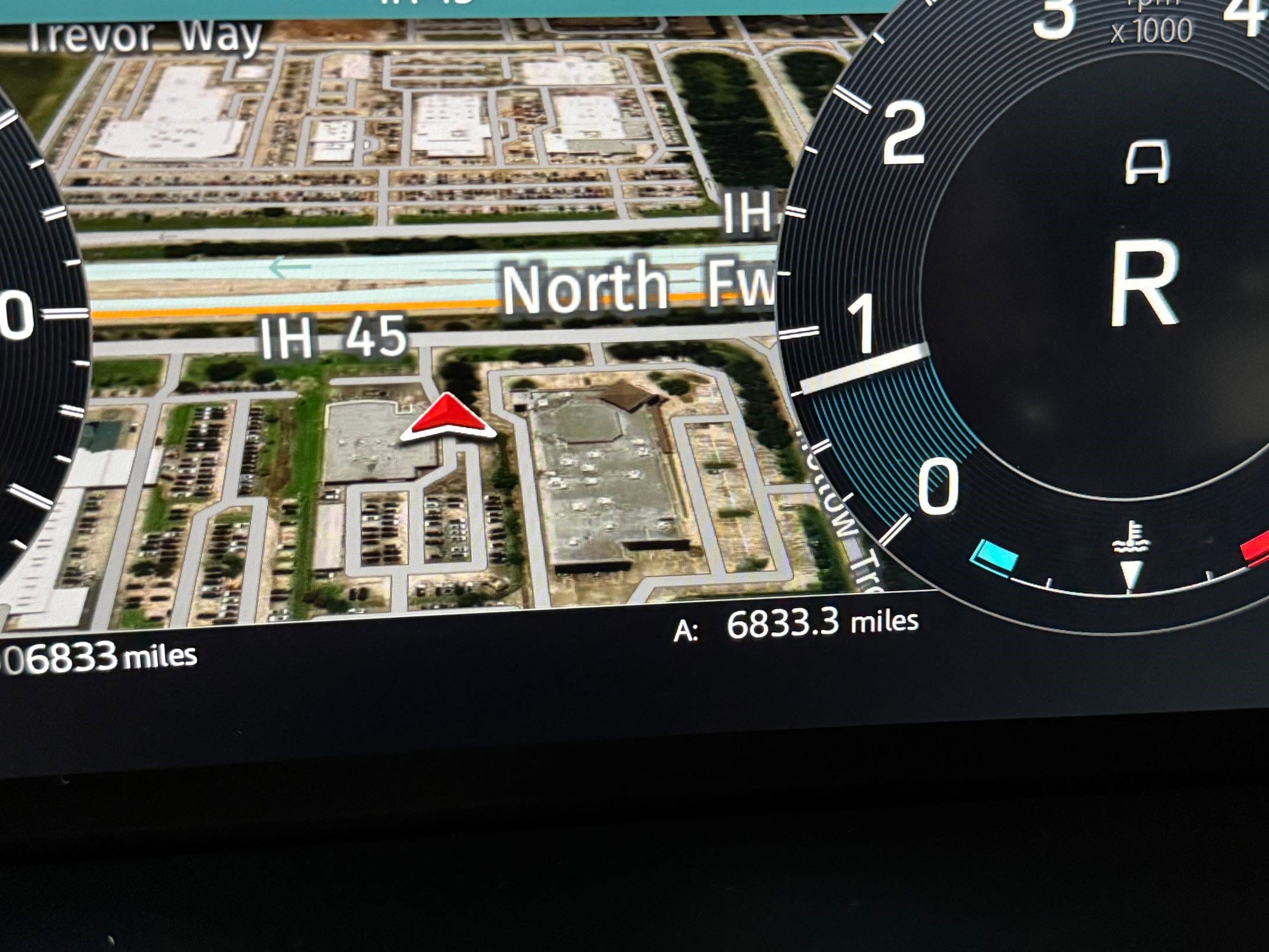 Certified 2025 Land Rover Discovery Sport Dynamic SE image 32