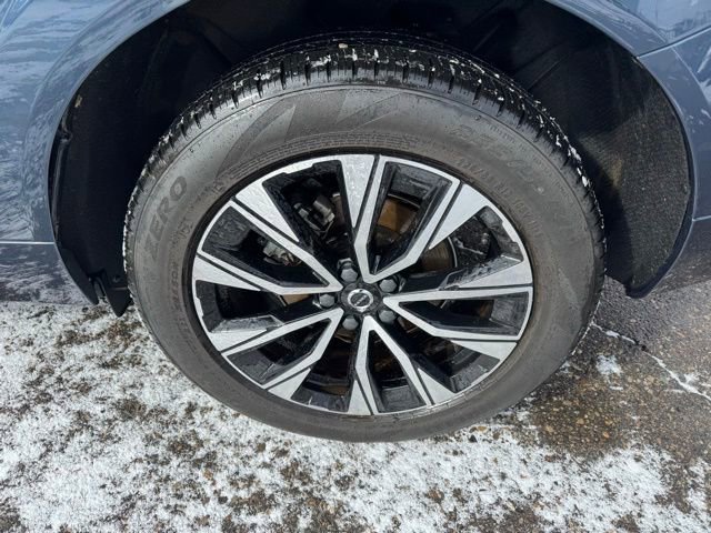 Used 2023 Volvo XC60 B5 Plus w/ Climate Package image 6