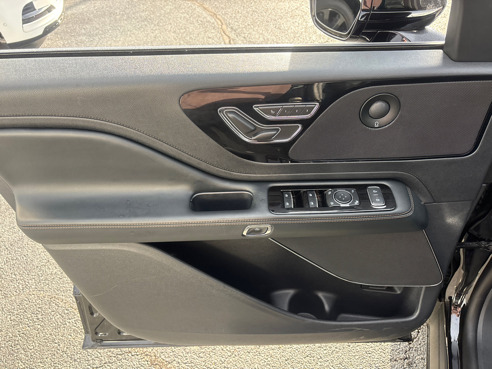 New 2025 Lincoln Aviator Reserve image 11