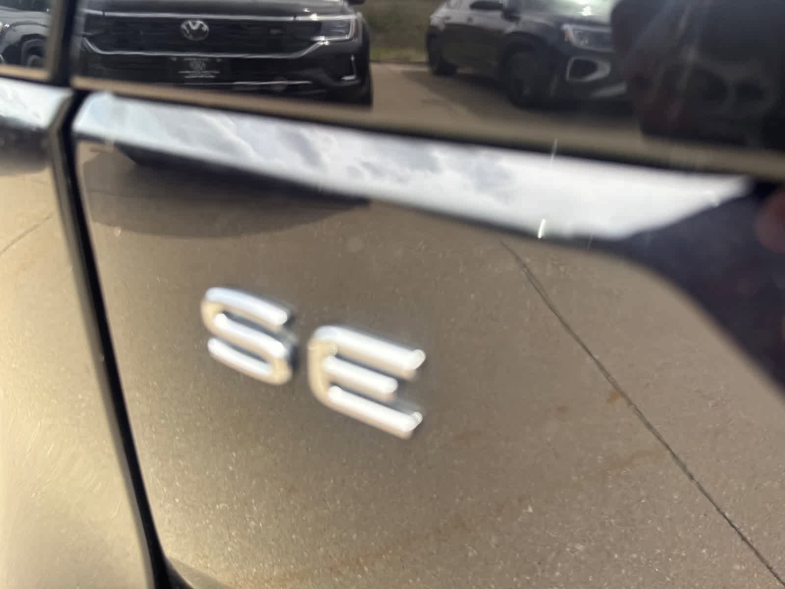 Used 2025 Volkswagen Atlas Peak Edition SE AWD/4WD image 6
