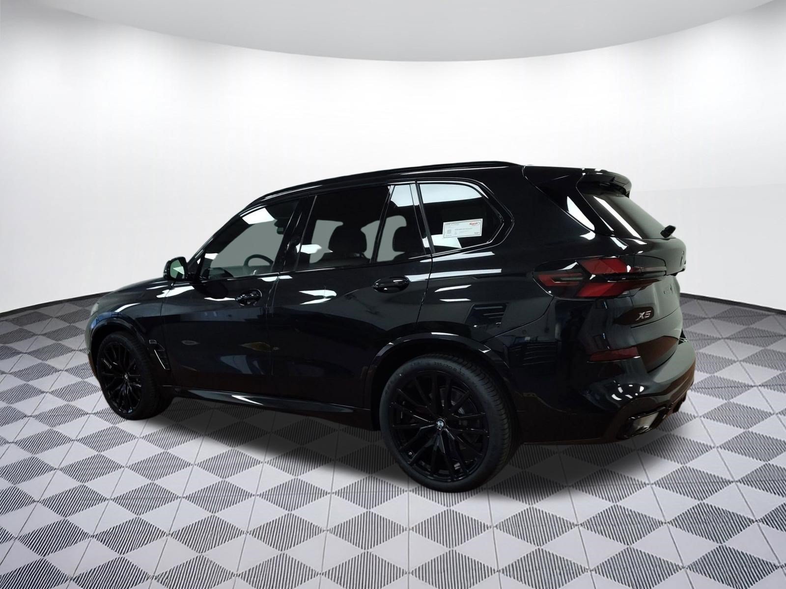 Used 2026 BMW X5 xDrive40i w/ M Sport Package AWD/4WD image 3