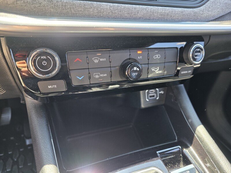 Certified 2025 Jeep Compass Latitude AWD/4WD image 23