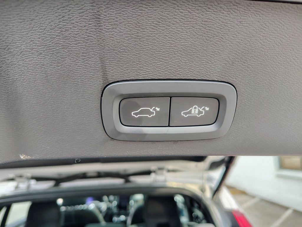 Used 2023 Volvo XC40 Recharge Ultimate AWD/4WD image 16