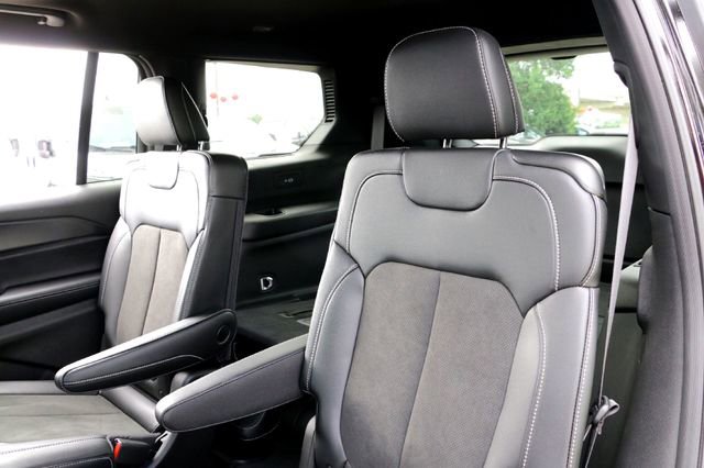 New 2025 Jeep Grand Cherokee L Altitude RWD image 23