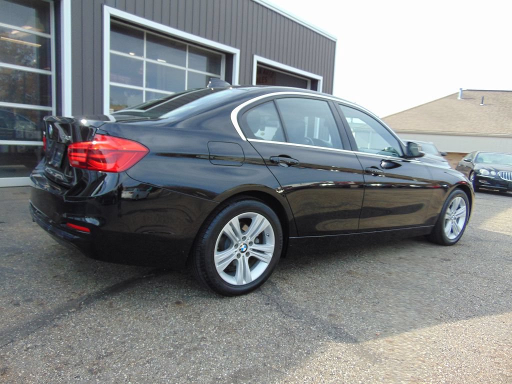 Used 2018 BMW 330i xDrive Sedan w/ Convenience Package AWD/4WD image 9