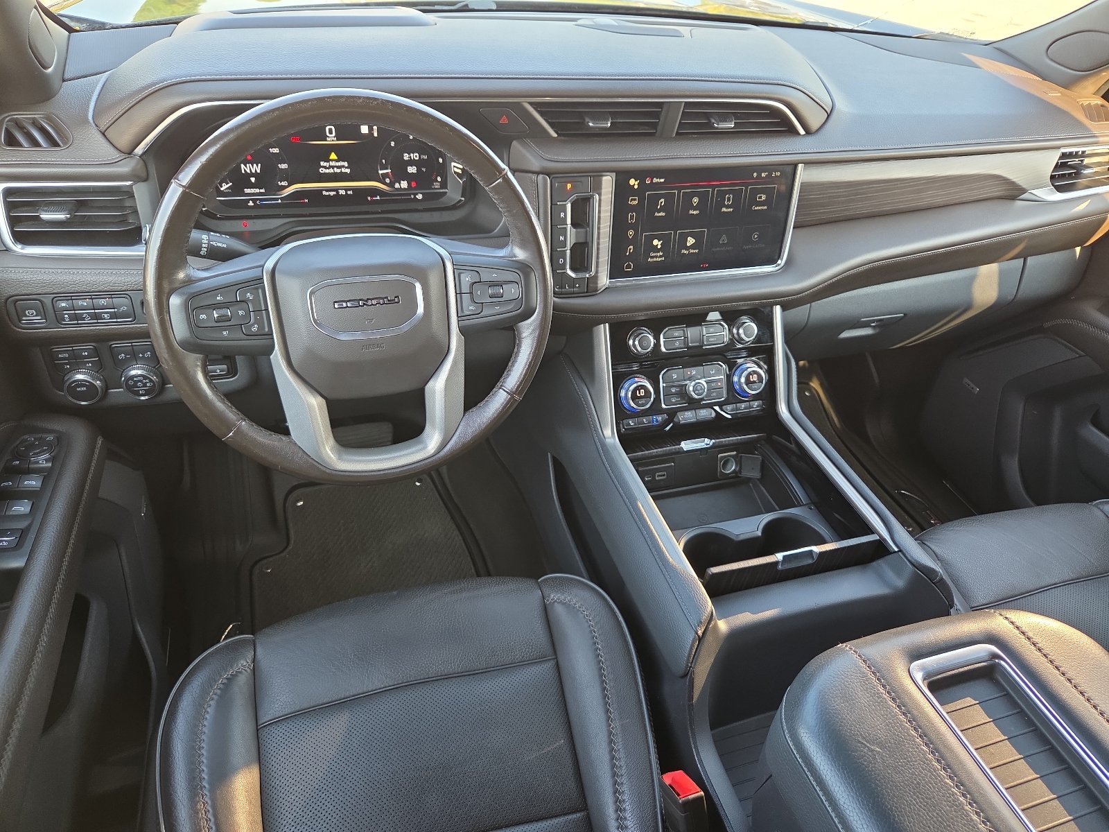 Used 2022 GMC Yukon Denali w/ Denali Premium Package AWD/4WD image 12