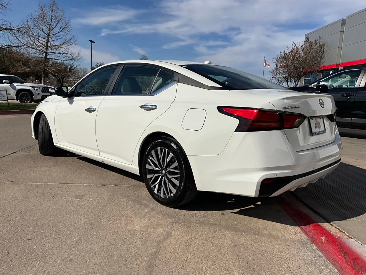 Used 2025 Nissan Altima 2.5 SV image 8