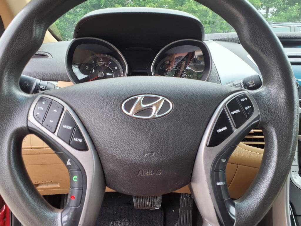 Used 2013 Hyundai Elantra GLS w/ Preferred Pkg FWD image 19