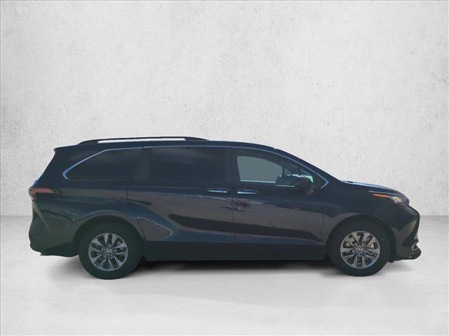 Certified 2023 Toyota Sienna XLE FWD image 4