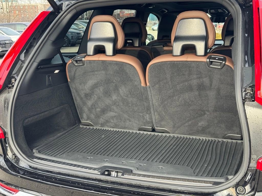 Certified 2025 Volvo XC90 B6 Plus w/ Protection Package image 5