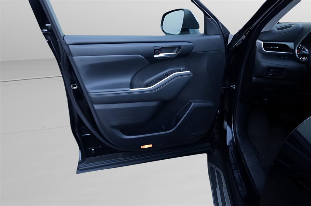 Certified 2022 Toyota Highlander XLE image 38
