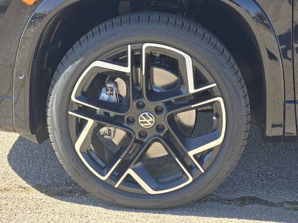 New 2026 Volkswagen Tiguan SEL R-Line image 10