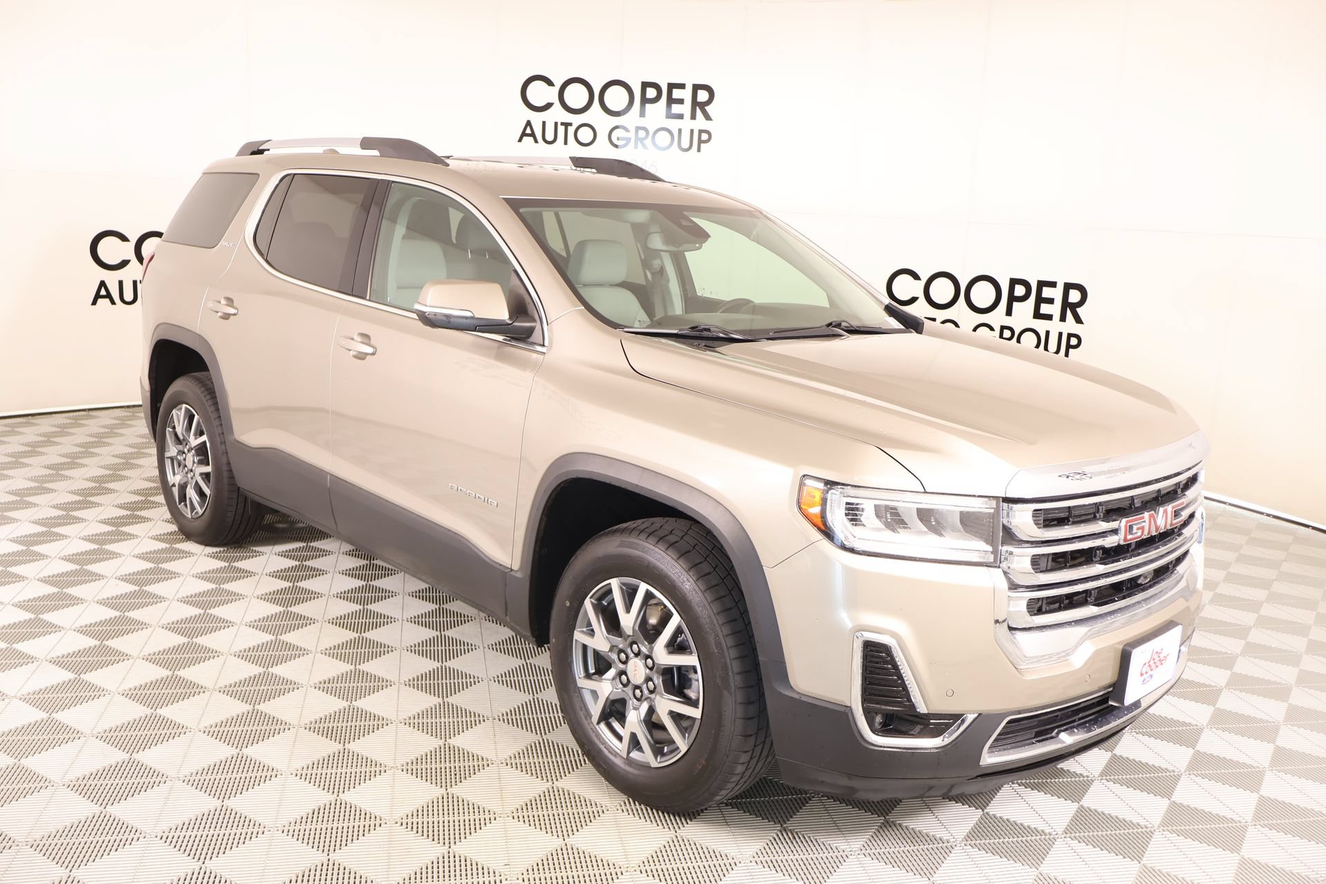 Used 2022 GMC Acadia SLT w/ Technology Package