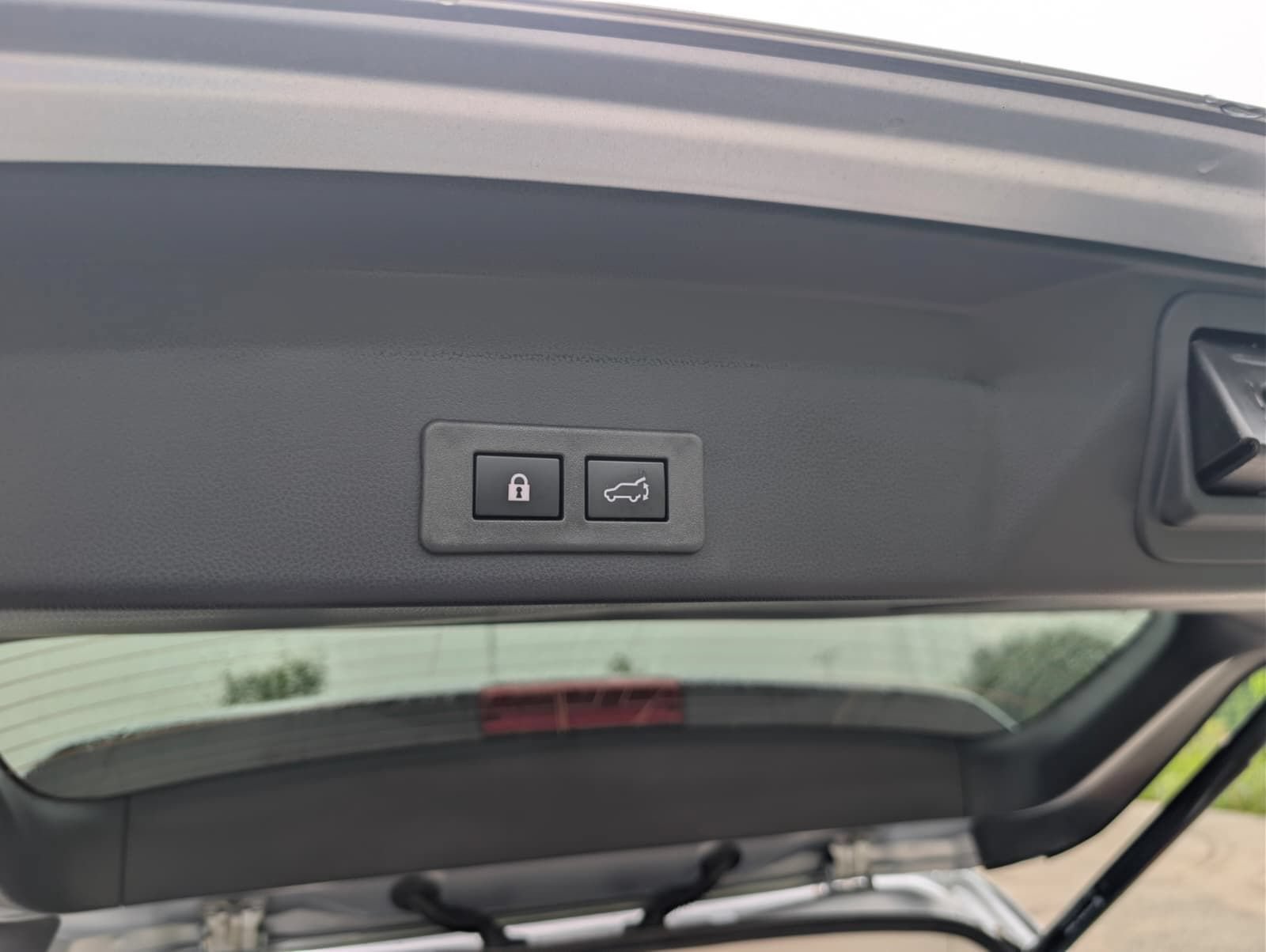 Certified 2025 Subaru Ascent Premium w/ Premium Package AWD/4WD image 33