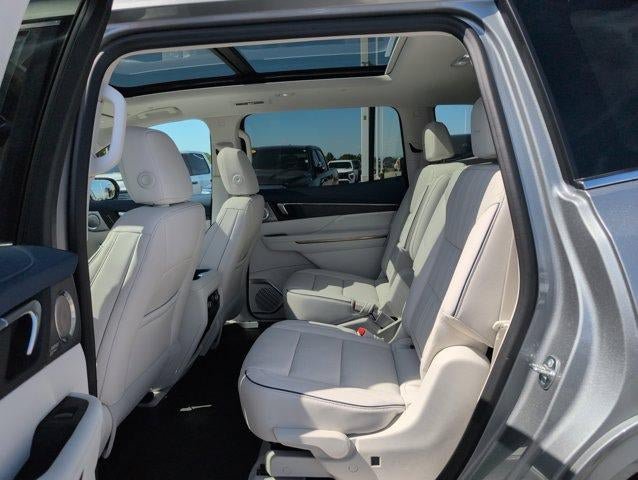 New 2026 Buick Enclave Avenir w/ Super Cruise Package AWD/4WD image 29