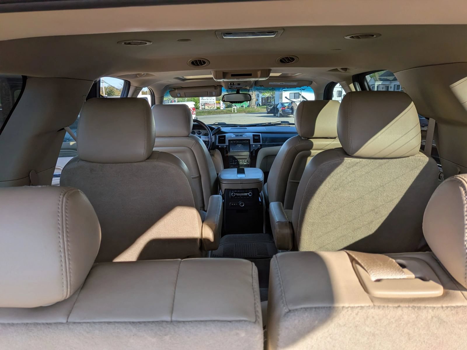 Used 2011 Cadillac Escalade Premium AWD/4WD image 31