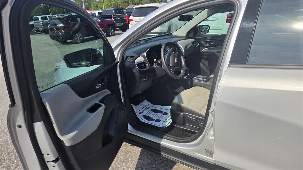 Used 2019 Chevrolet Equinox LS FWD image 10