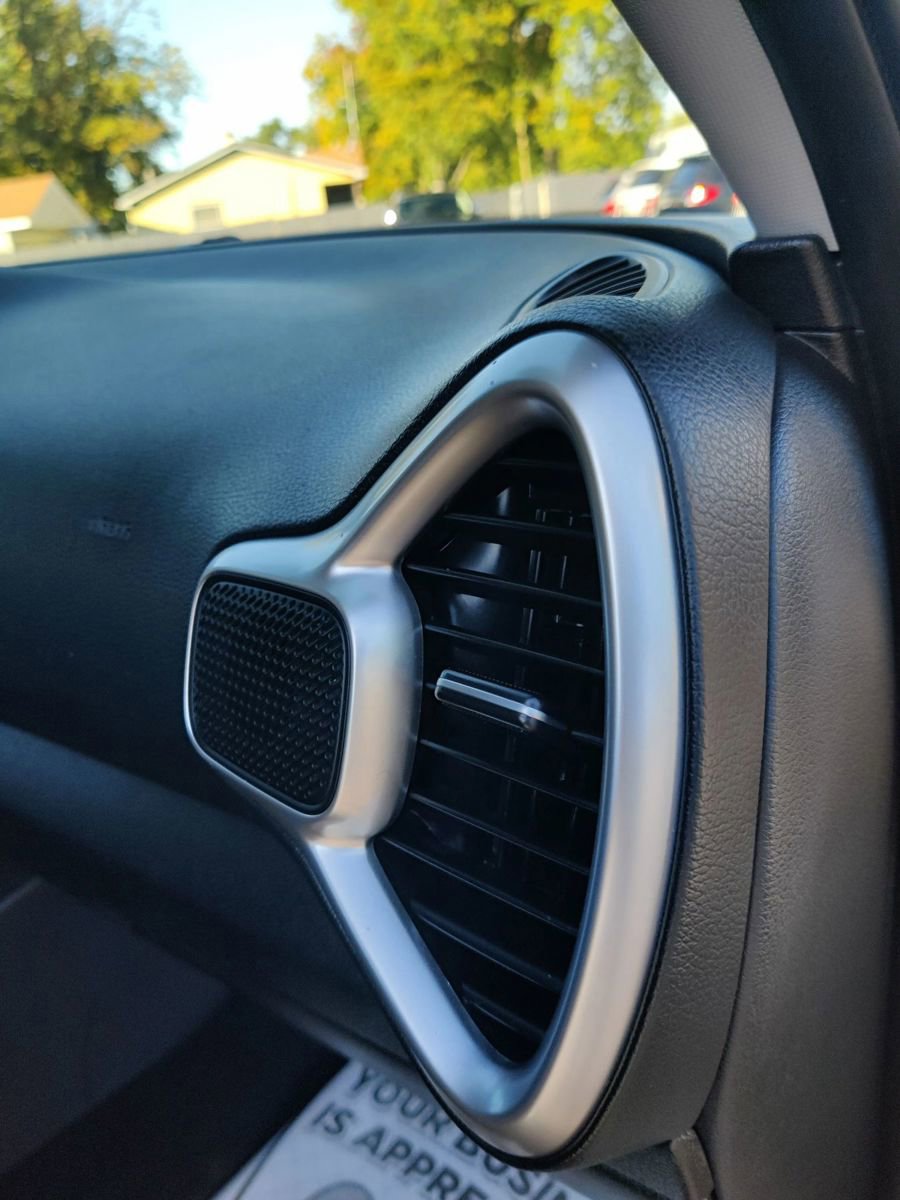 Used 2022 Kia Soul LX image 30