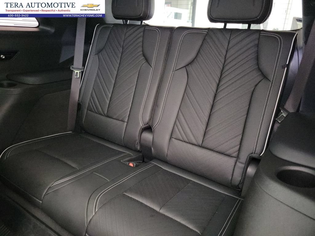 Certified 2026 Cadillac Vistiq Platinum w/ LPO, Floor Liner Package AWD/4WD image 11