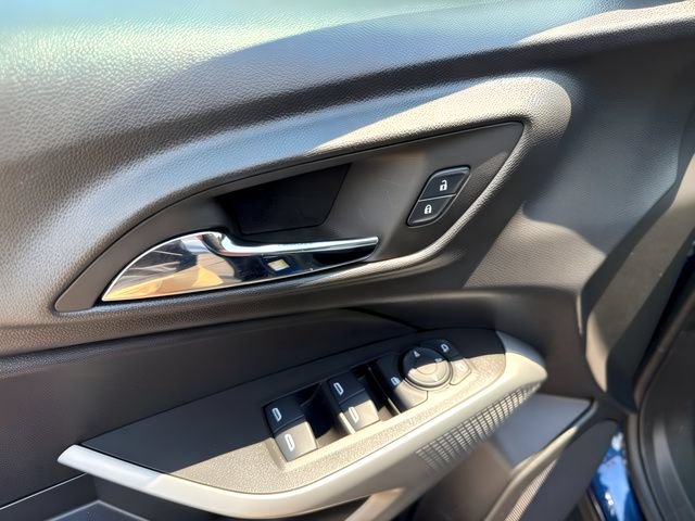 Used 2024 Chevrolet Trax LS w/ LS Convenience Package FWD image 15
