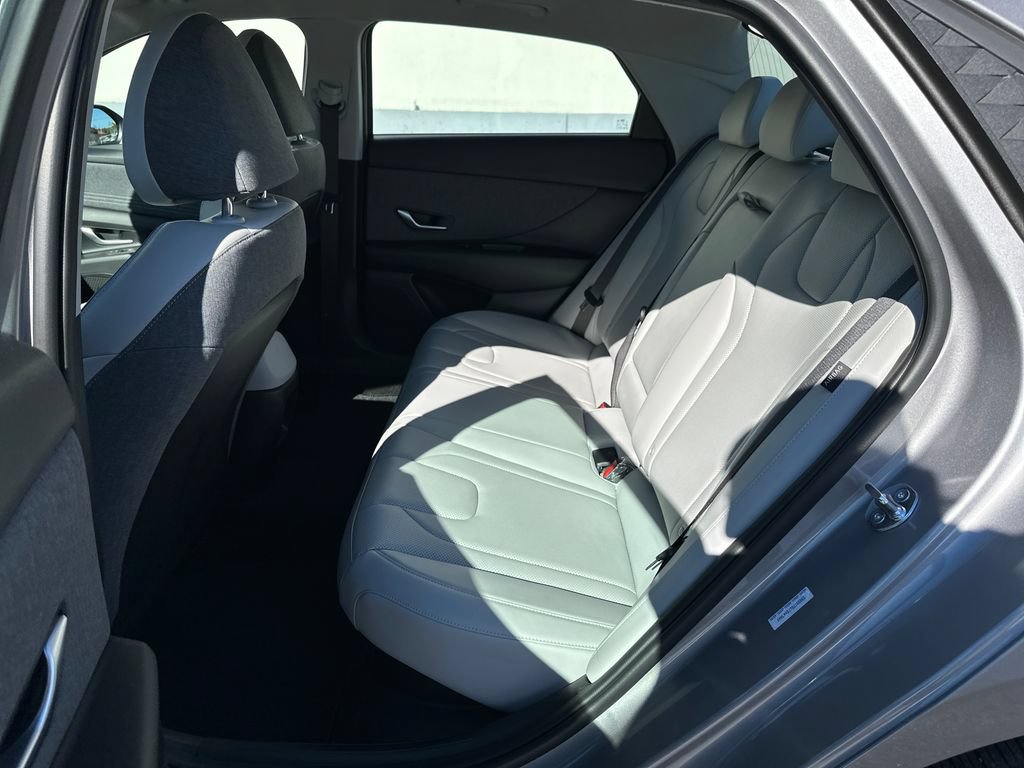 Certified 2025 Hyundai Elantra Limited FWD image 15