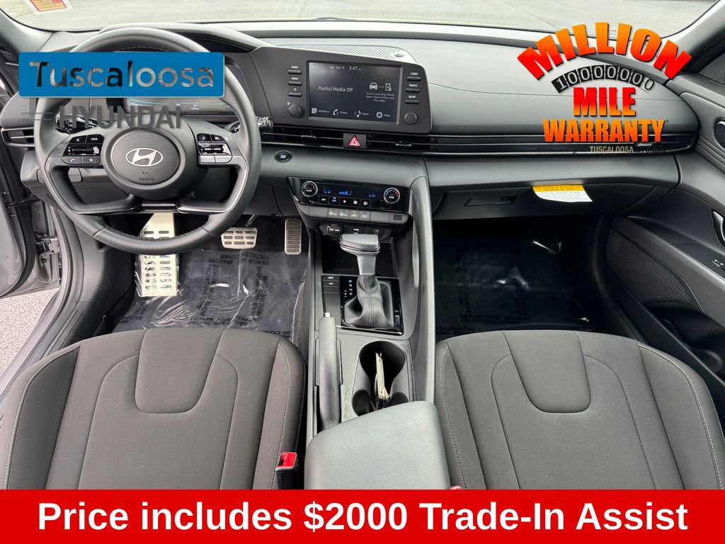 Used 2025 Hyundai Elantra Sport image 12