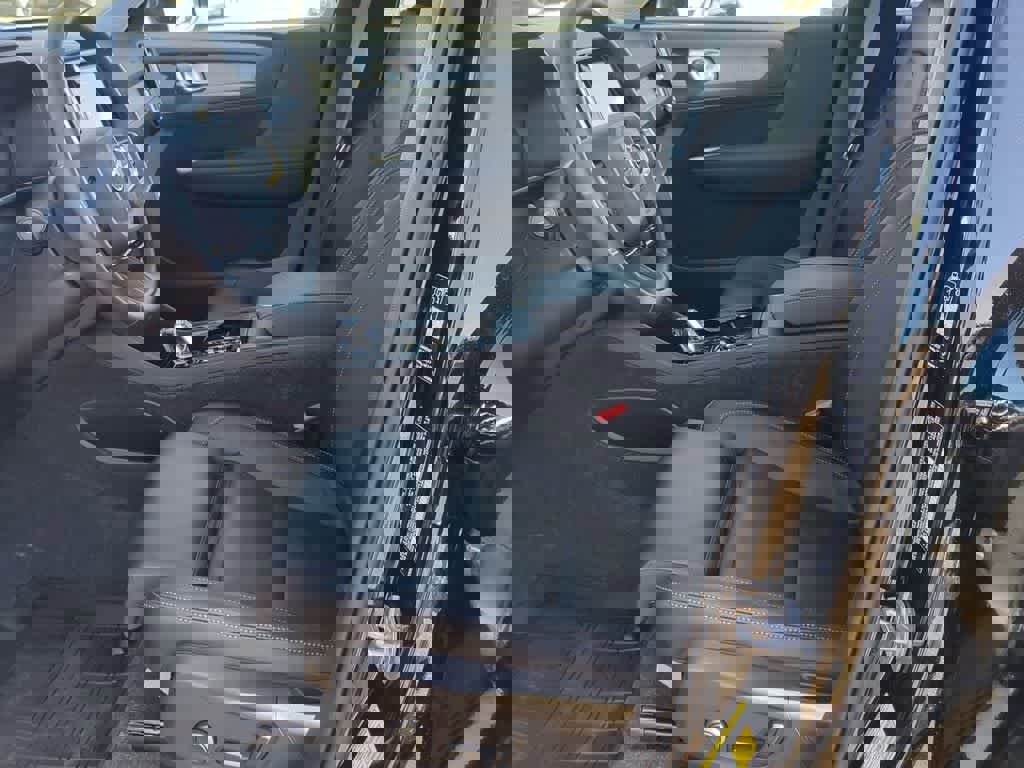 Used 2026 Volvo XC40 B5 Plus w/ Protection Package Premier image 15