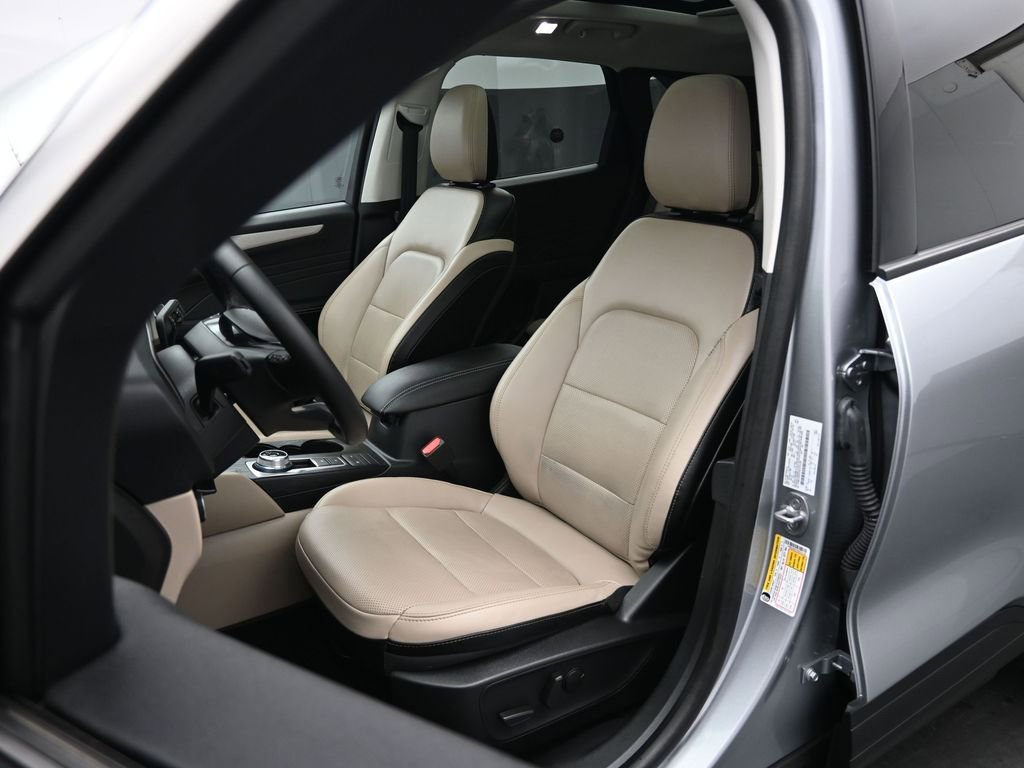 Used 2022 Ford Escape SEL image 9