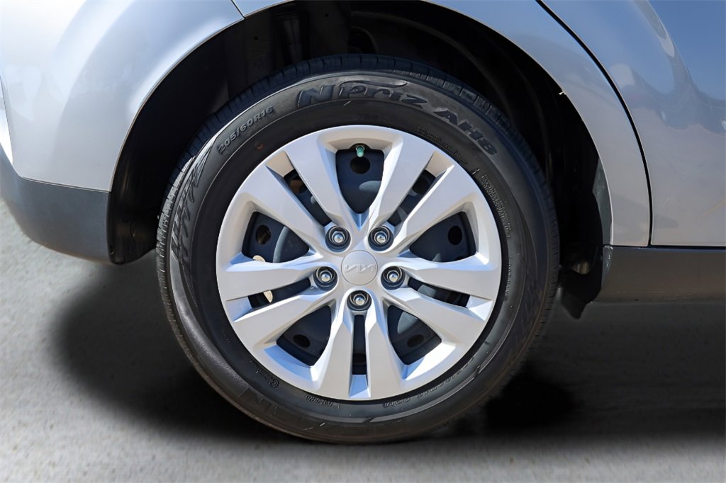 Used 2023 Kia Soul LX image 25