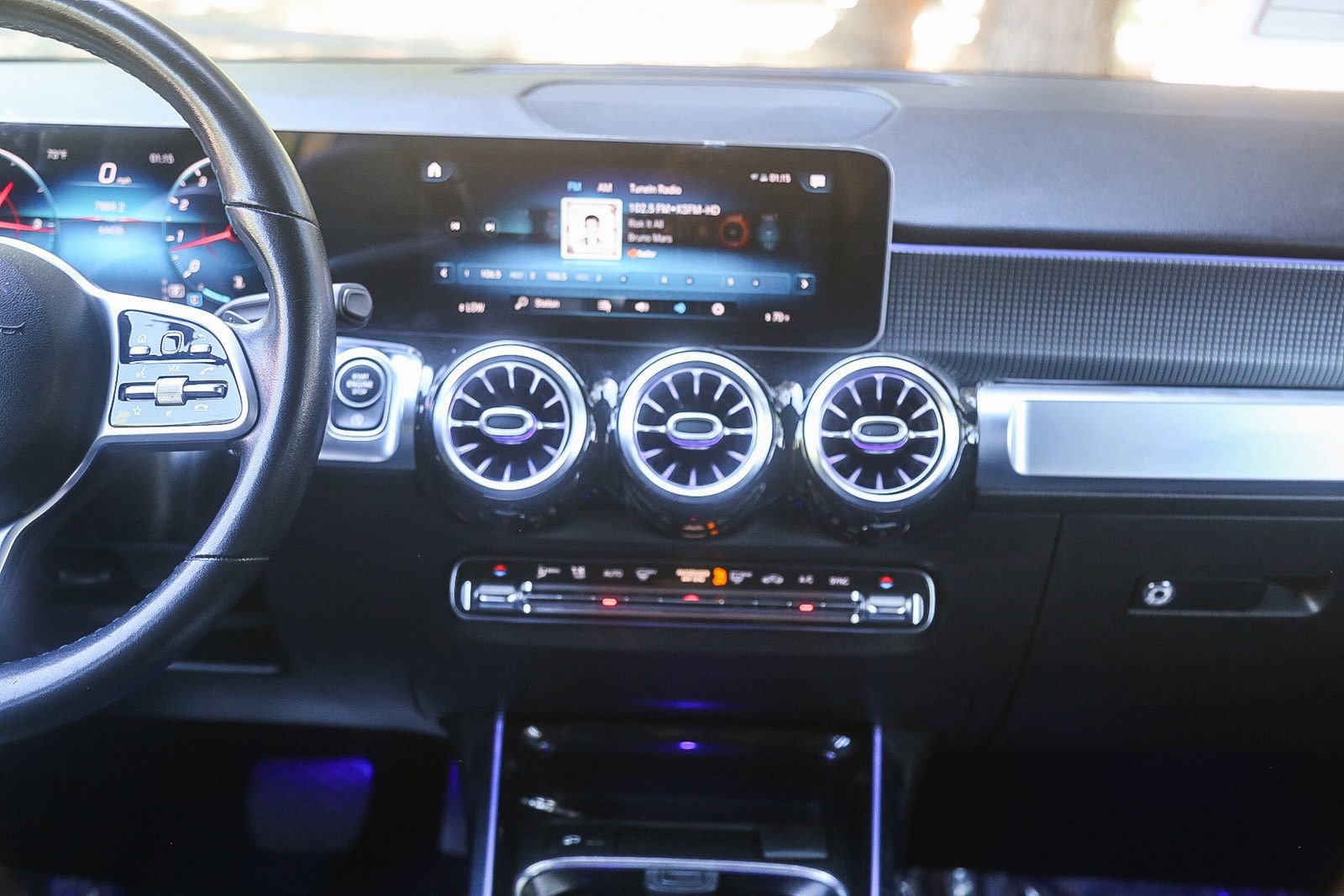 Used 2021 Mercedes-Benz GLB 250 4MATIC image 11