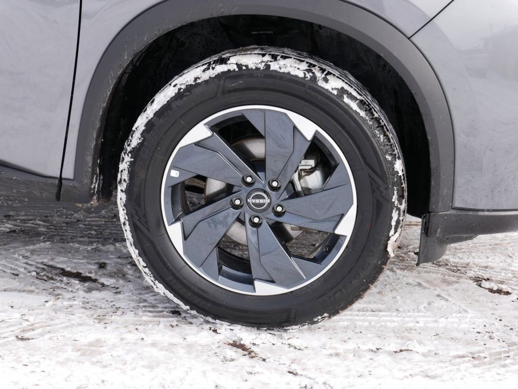 Used 2025 Nissan Rogue SV AWD/4WD image 7