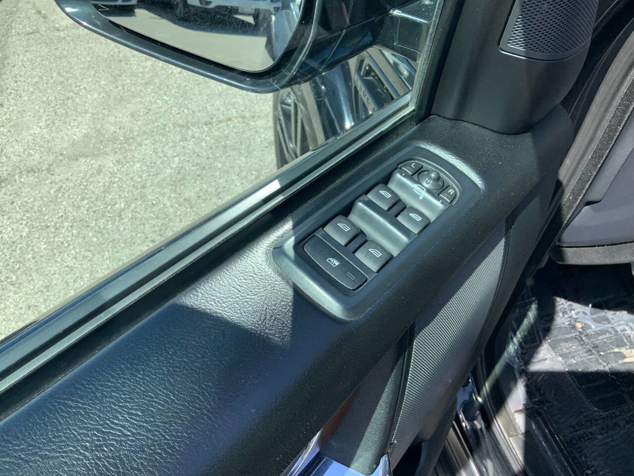 Used 2015 Land Rover LR4 HSE AWD/4WD image 21