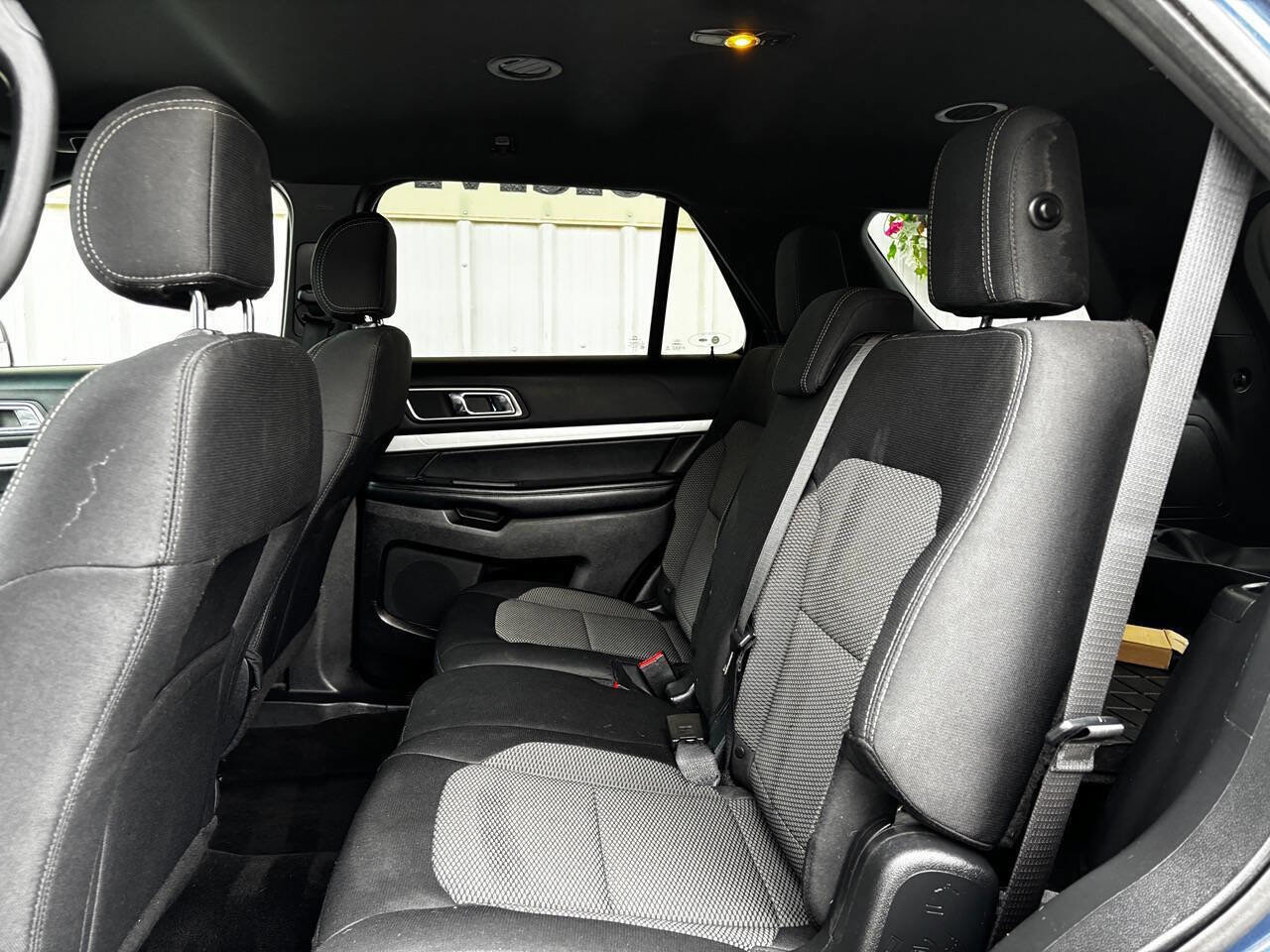 Used 2016 Ford Explorer XLT image 12