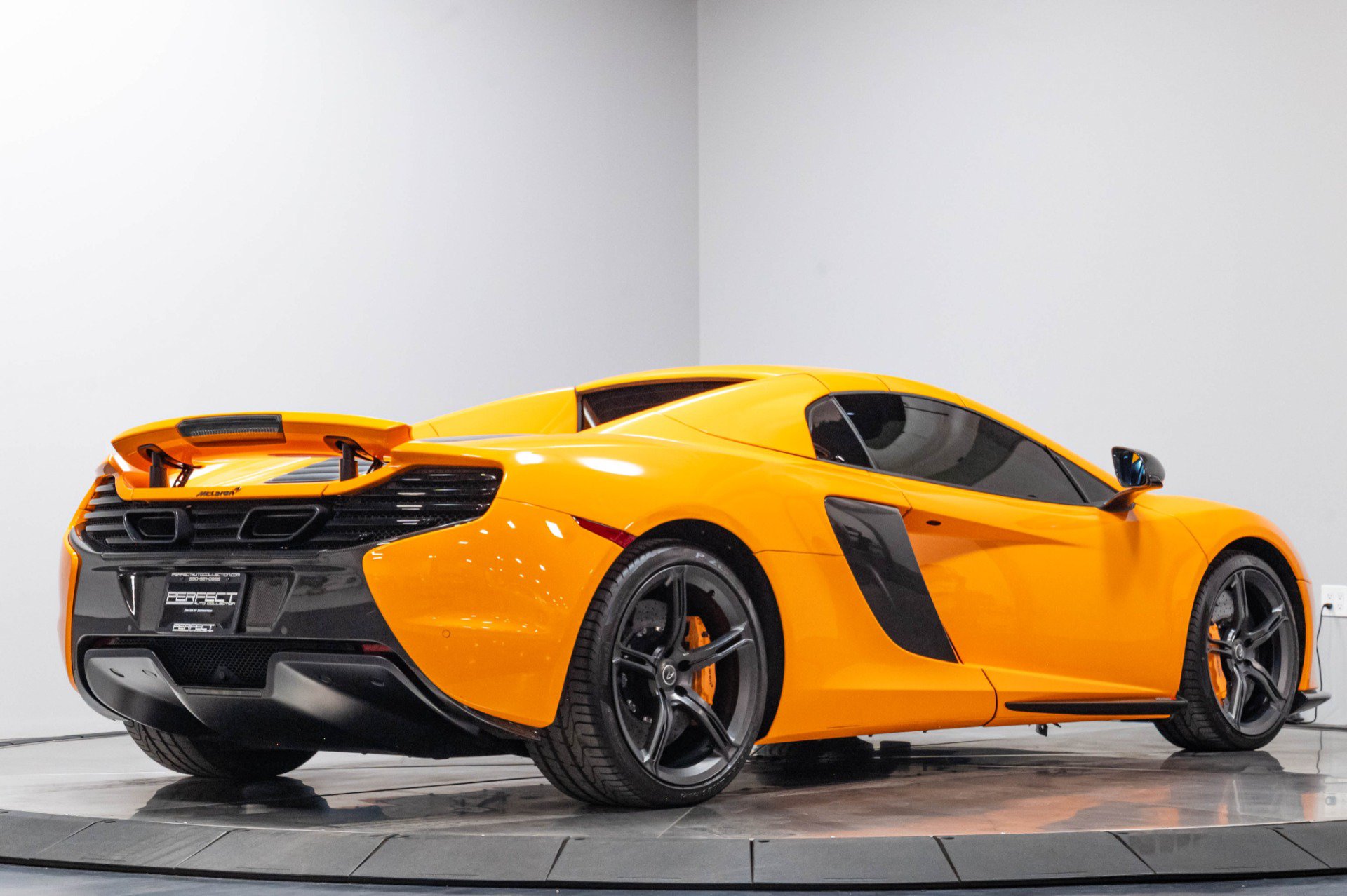 Used 2015 McLaren 650S Spider RWD image 23