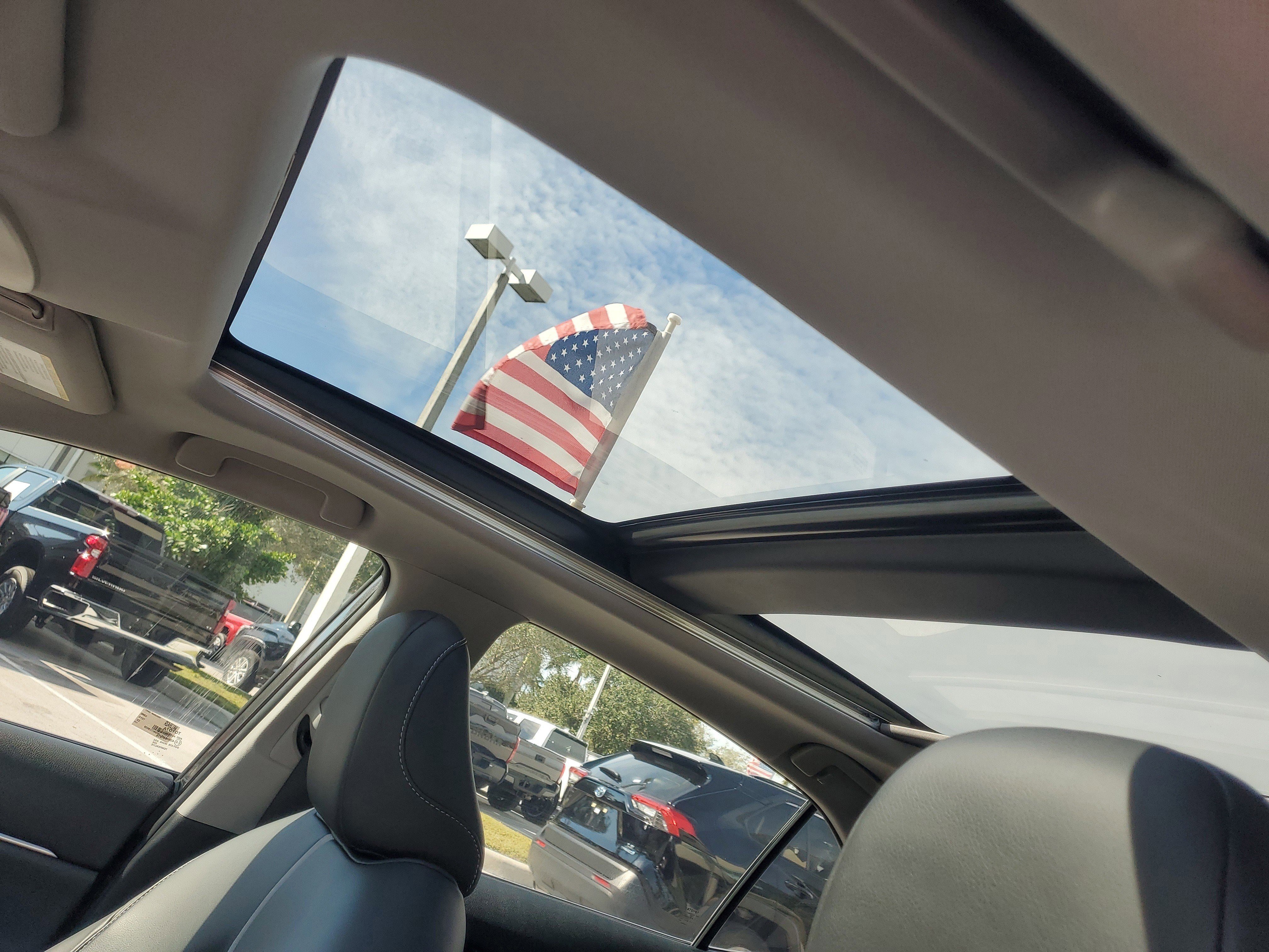 Used 2022 Toyota Camry XSE image 18