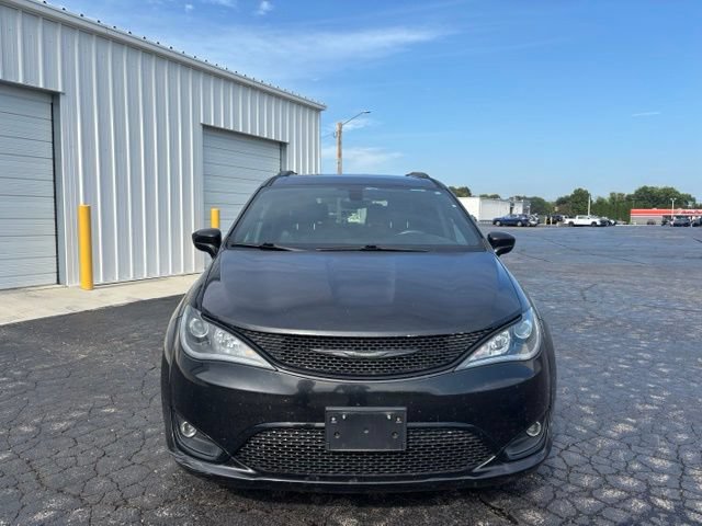 Used 2018 Chrysler Pacifica Touring-L w/ Premium Audio Group FWD image 7