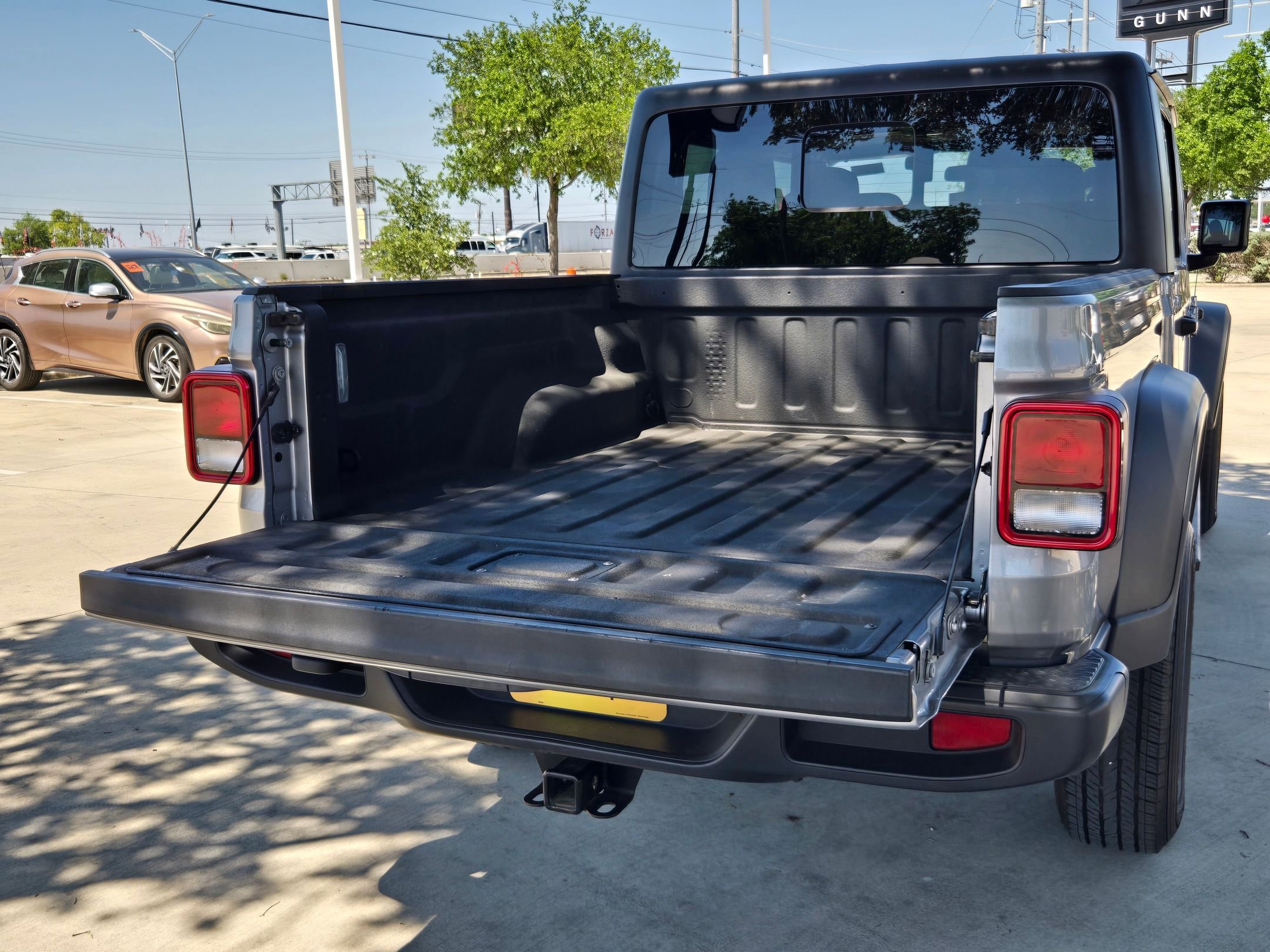 Used 2020 Jeep Gladiator Sport w/ Trailer Tow Package AWD/4WD image 25