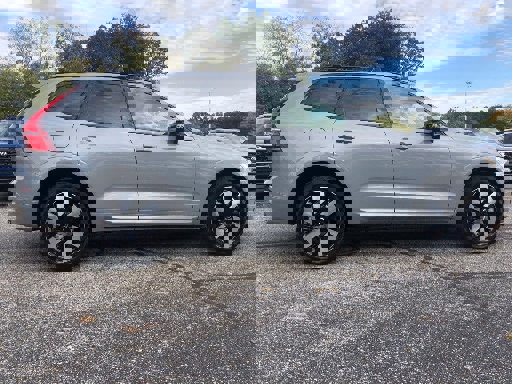 Used 2025 Volvo XC60 T8 Plus w/ Protection Package Premier image 8