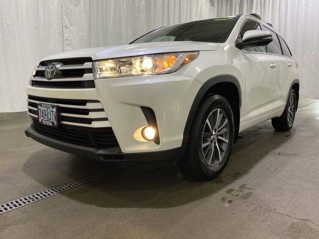 Certified 2017 Toyota Highlander XLE image 28