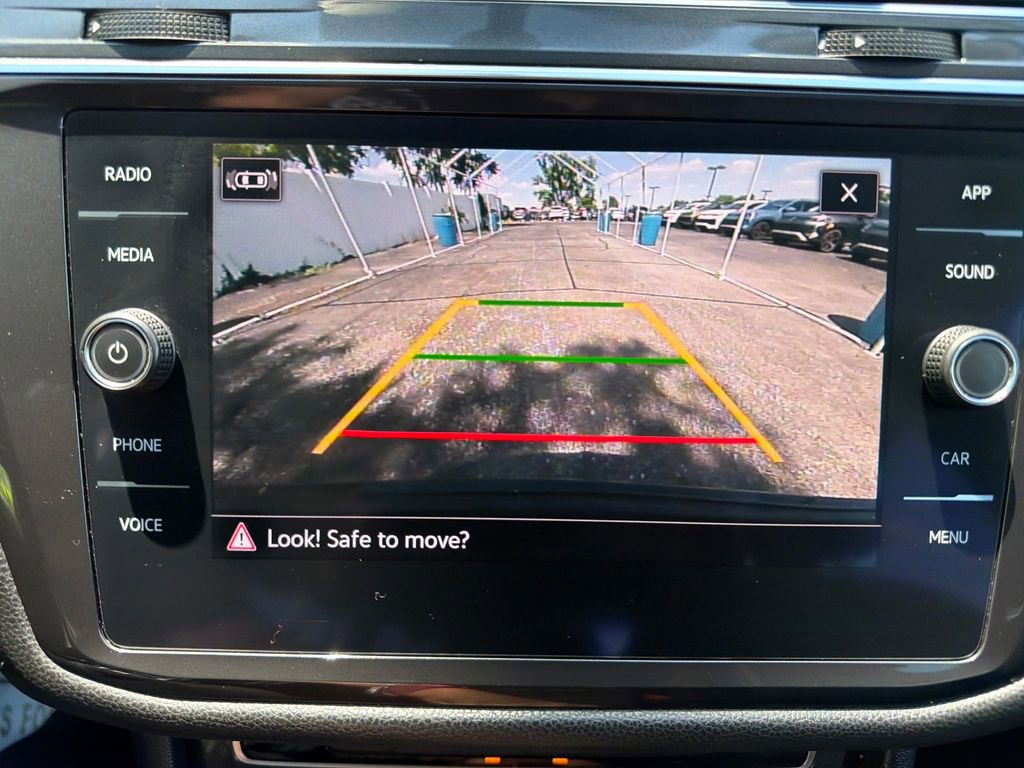 Used 2021 Volkswagen Tiguan SE FWD image 21